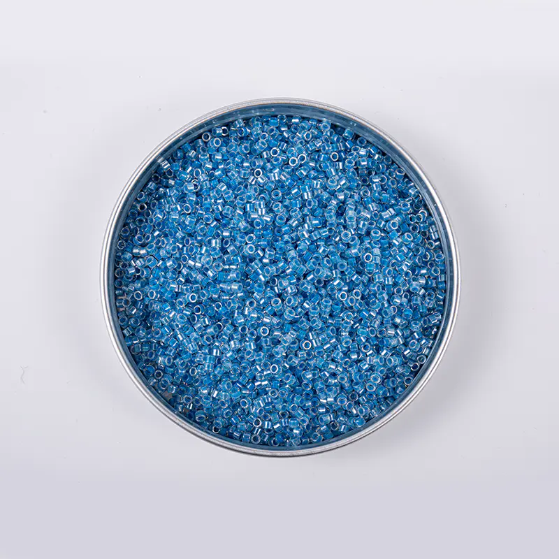 Ang impluwensya ng mga kuwintas na baso ng pagbuburda sa pandaigdigang sining ng tela